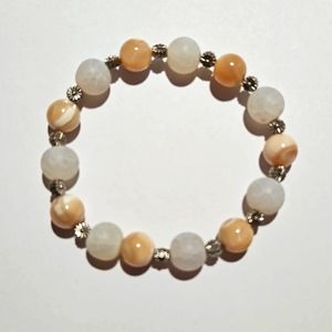 Ream and and white glass bead stretchy bracelet
